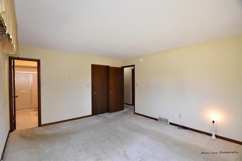 233 Berwick Dr, Aurora, IL 60506 photo 15