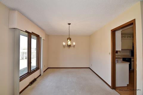 233 Berwick Dr, Aurora, IL 60506 photo 8
