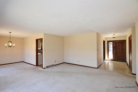 233 Berwick Dr, Aurora, IL 60506 photo 6