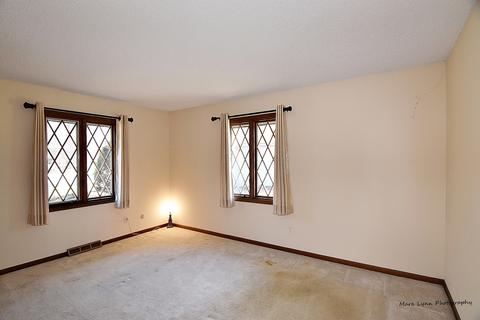 233 Berwick Dr, Aurora, IL 60506 photo 17