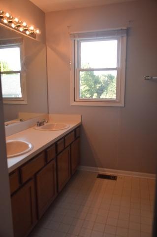 1085 Willoby Ln, Elgin, IL 60120 photo 25