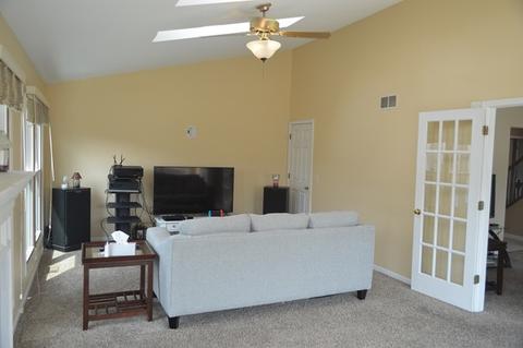 1085 Willoby Ln, Elgin, IL 60120 photo 8