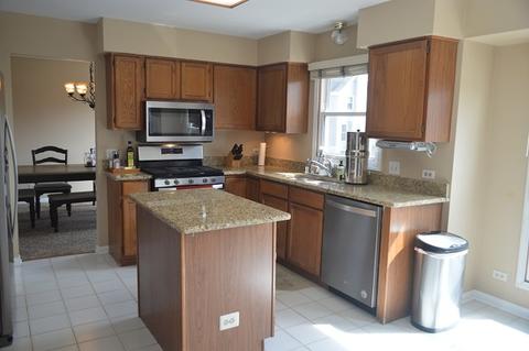 1085 Willoby Ln, Elgin, IL 60120 photo 3