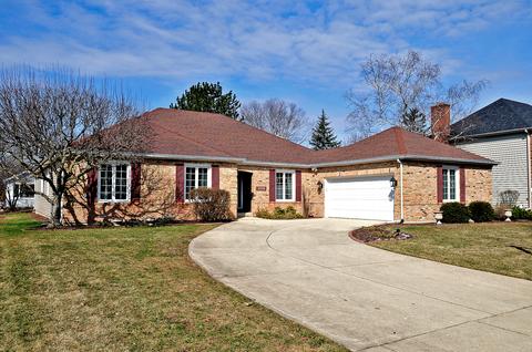 2020 Middleton Dr, Wheaton, IL 60189 photo 2