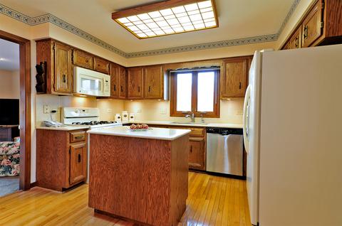 2020 Middleton Dr, Wheaton, IL 60189 photo 8