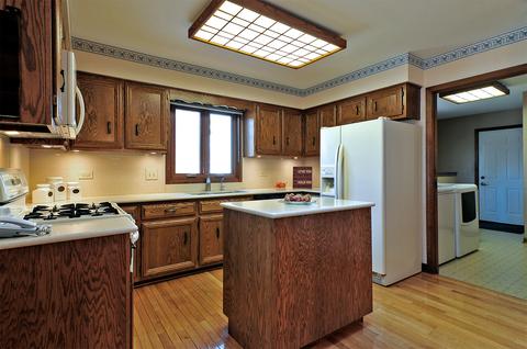 2020 Middleton Dr, Wheaton, IL 60189 photo 9