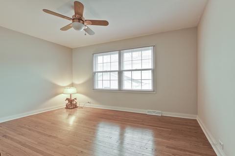 1904 E Cholo Ln, Mount Prospect, IL 60056 photo 17
