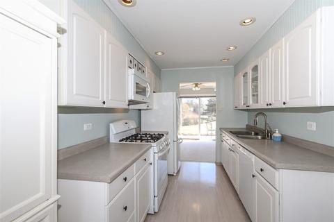 711 Ascot Ct, Hoffman Estates, IL 60169 photo 8