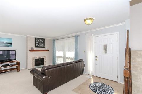 711 Ascot Ct, Hoffman Estates, IL 60169 photo 3