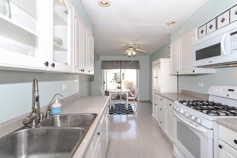711 Ascot Ct, Hoffman Estates, IL 60169 photo 9