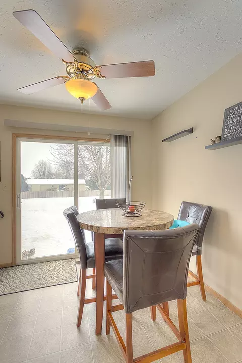 105 Sundance Trl, Capron, IL 61012 photo 7