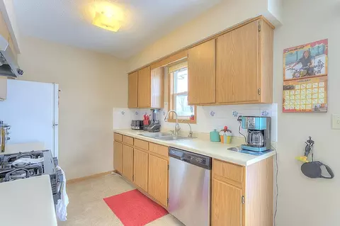 105 Sundance Trl, Capron, IL 61012 photo 6