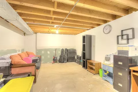 105 Sundance Trl, Capron, IL 61012 photo 16