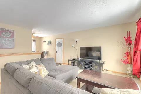 105 Sundance Trl, Capron, IL 61012 photo 4