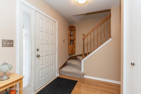 811 Providence Dr, Algonquin, IL 60102 photo 2