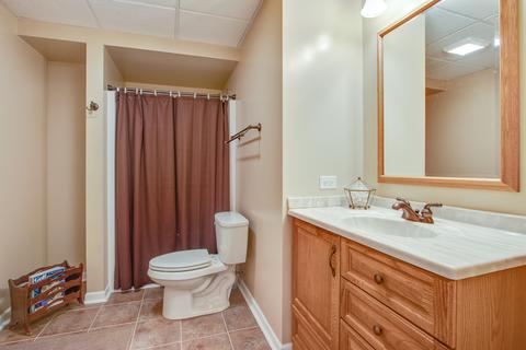 376 Comstock Dr, Elgin, IL 60124 photo 31