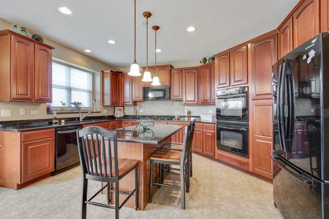 376 Comstock Dr, Elgin, IL 60124 photo 9