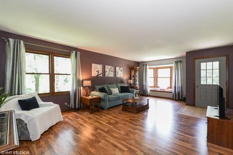616 W Oneida Ave, Bartlett, IL 60103 photo 2