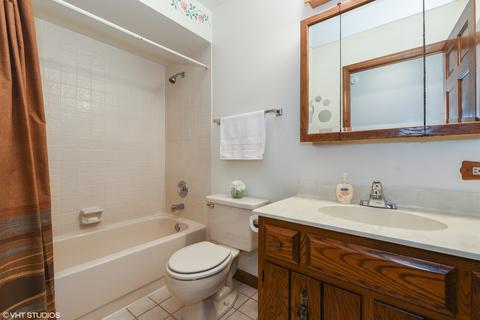 616 W Oneida Ave, Bartlett, IL 60103 photo 11