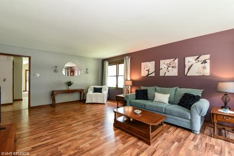 616 W Oneida Ave, Bartlett, IL 60103 photo 3