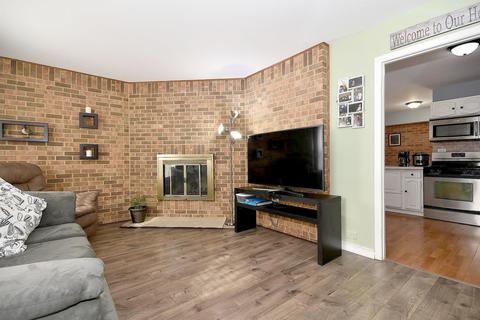 1555 Fairfield Ln, Hoffman Estates, IL 60169 photo 4