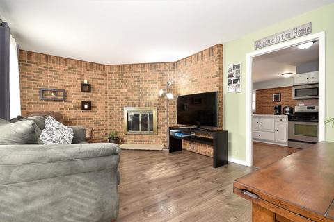 1555 Fairfield Ln, Hoffman Estates, IL 60169 photo 3