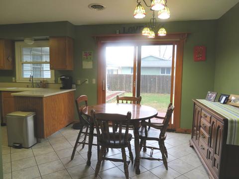 602 E Locust St, Tolono, IL 61880 photo 16