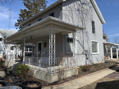 816 Maple Ave, Belvidere, IL 61008 photo 2