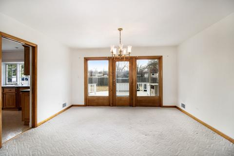 885 Estes St, Gurnee, IL 60031 photo 3