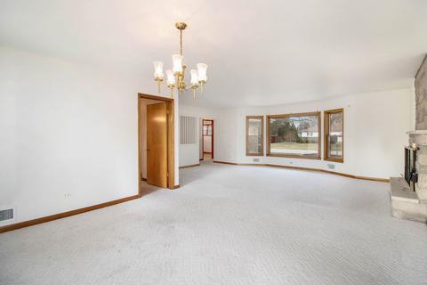 885 Estes St, Gurnee, IL 60031 photo 4