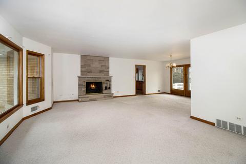 885 Estes St, Gurnee, IL 60031 photo 2