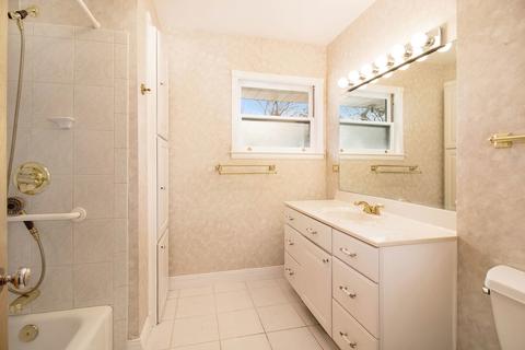 885 Estes St, Gurnee, IL 60031 photo 11