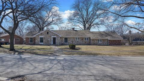 352 Gatesby Rd, Riverside, IL 60546 photo 1