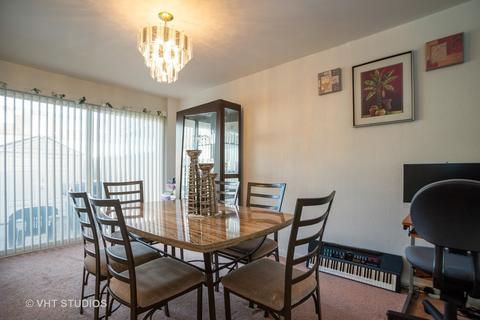 8818 Dee Rd, Des Plaines, IL 60016 photo 4