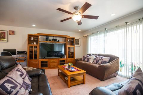 8818 Dee Rd, Des Plaines, IL 60016 photo 2