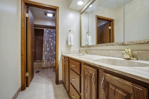 2464 Hampton Ln, Northbrook, IL 60062 photo 12