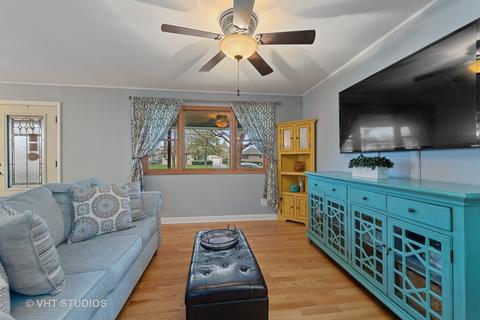 2316 Bluebird Ln, Rolling Meadows, IL 60008 photo 2