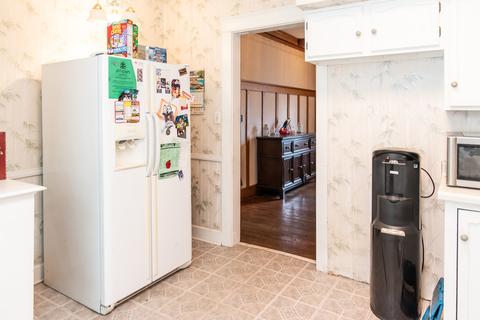 446 S 4th St, Aurora, IL 60505 photo 4