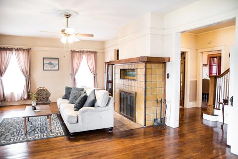 446 S 4th St, Aurora, IL 60505 photo 9