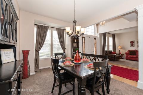1043 Spinnaker St, Elgin, IL 60123 photo 3