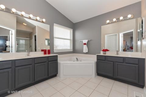 1043 Spinnaker St, Elgin, IL 60123 photo 9