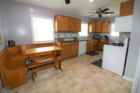 815 E Adams St, Clinton, IL 61727 photo 6