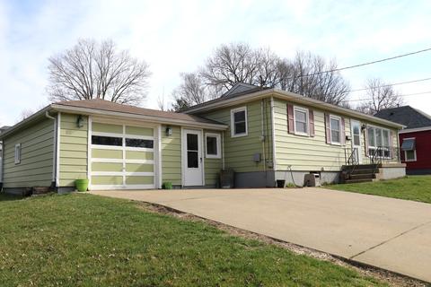 815 E Adams St, Clinton, IL 61727 photo 2