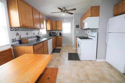 815 E Adams St, Clinton, IL 61727 photo 5