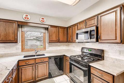 1443 Sheffield Dr, Elgin, IL 60123 photo 8
