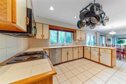 8449 Canterberry Dr, Burr Ridge, IL 60527 photo 5