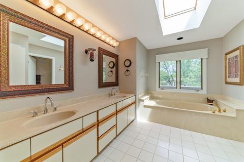 8449 Canterberry Dr, Burr Ridge, IL 60527 photo 11