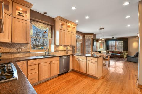 5390 Mallard Ln, Hoffman Estates, IL 60192 photo 9