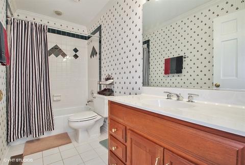 630 Bending Ct, Des Plaines, IL 60016 photo 18