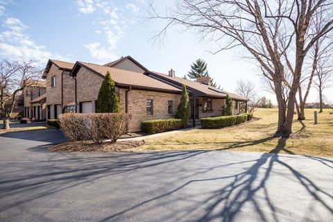 1630 Pebble Beach Dr, Hoffman Estates, IL 60169 photo 2